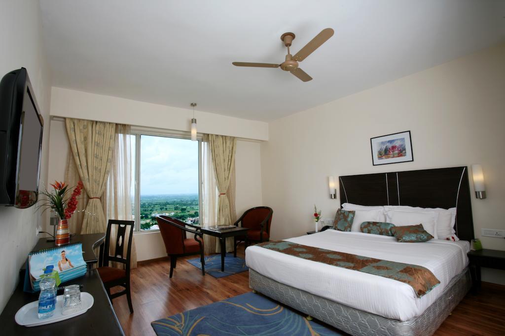 Leonia Holistic Destination Hotel Shamirpet Szoba fotó